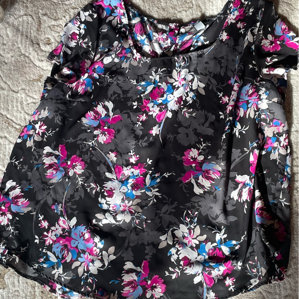 Torrid size 3 blouse with button up back